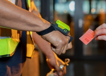Lectores de anillo o guante: escaneo manos libres para máxima productividad
